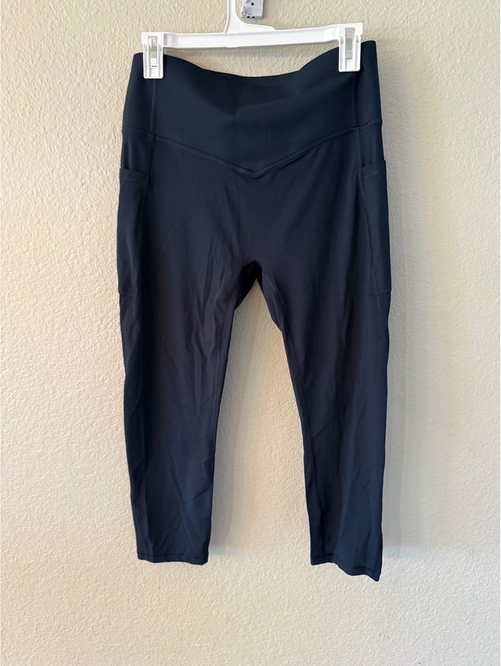 Halara Large Navy Butt Life Tummy Control Pockets Capri Legging